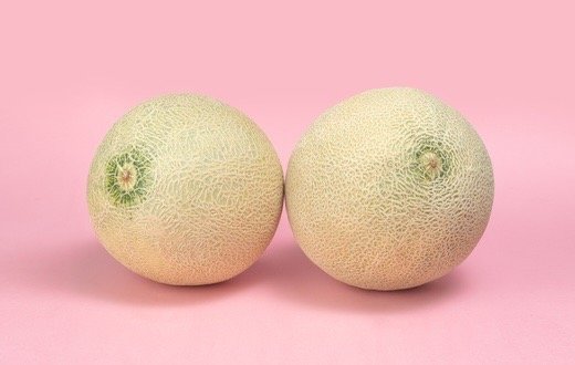 Zwei Honigmelonen als Symbolbild für das Thema Busensex