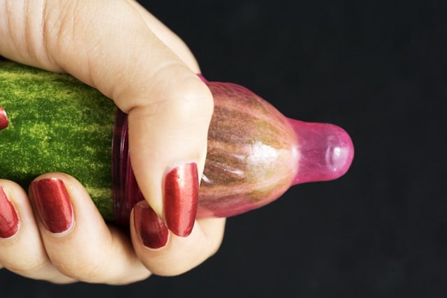 Das Bild zeigt eine Salatgurke und steht symbolisch fürdas Beitragsthema »Sex-Spiele für Paare – mit Pegging & Co zu neuer Lust«.